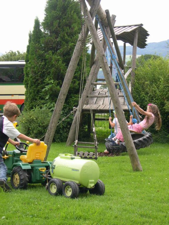 Villa Baby- und Kinderhof Aicherbauer Seeham Exterior foto