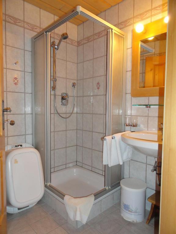 Baby- und Kinderhof Aicherbauer Seeham Zimmer foto
