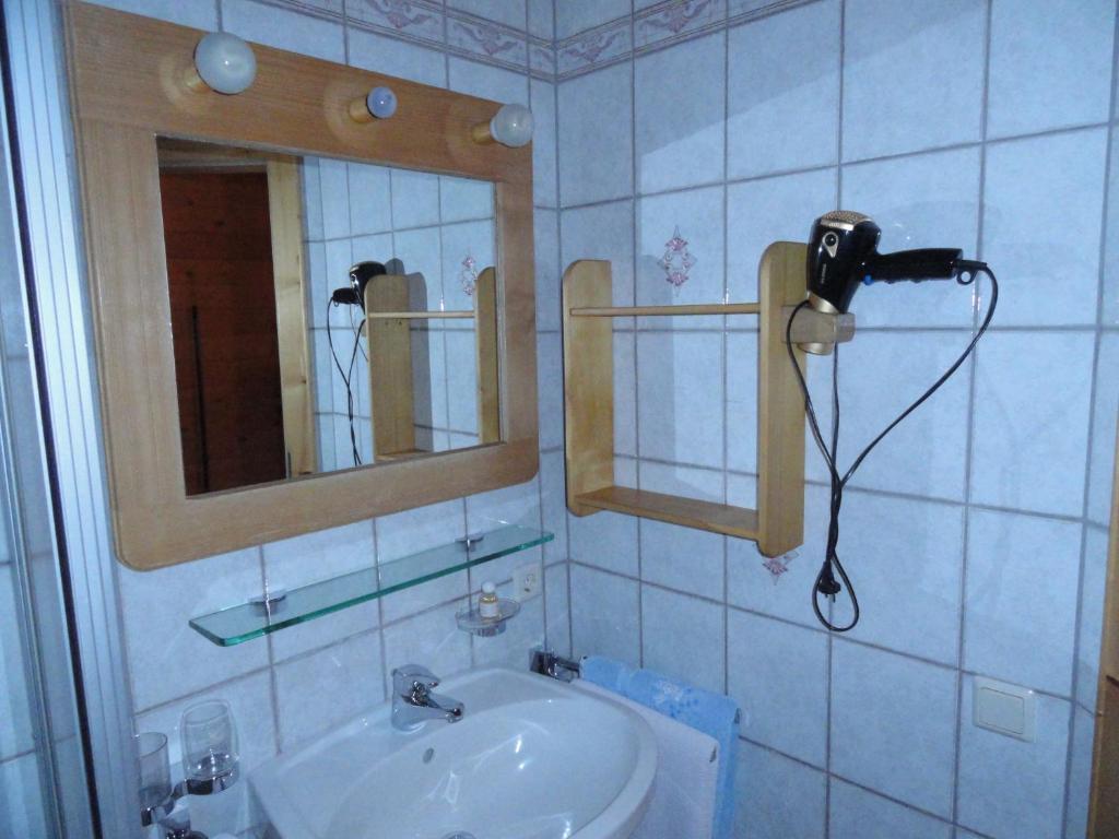Baby- und Kinderhof Aicherbauer Seeham Zimmer foto